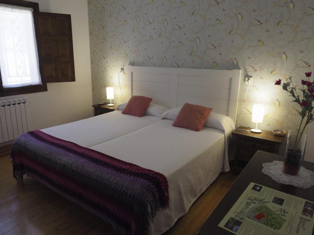 Hospedium Hostal Almanzor Navarredonda de Gredos Exteriör bild
