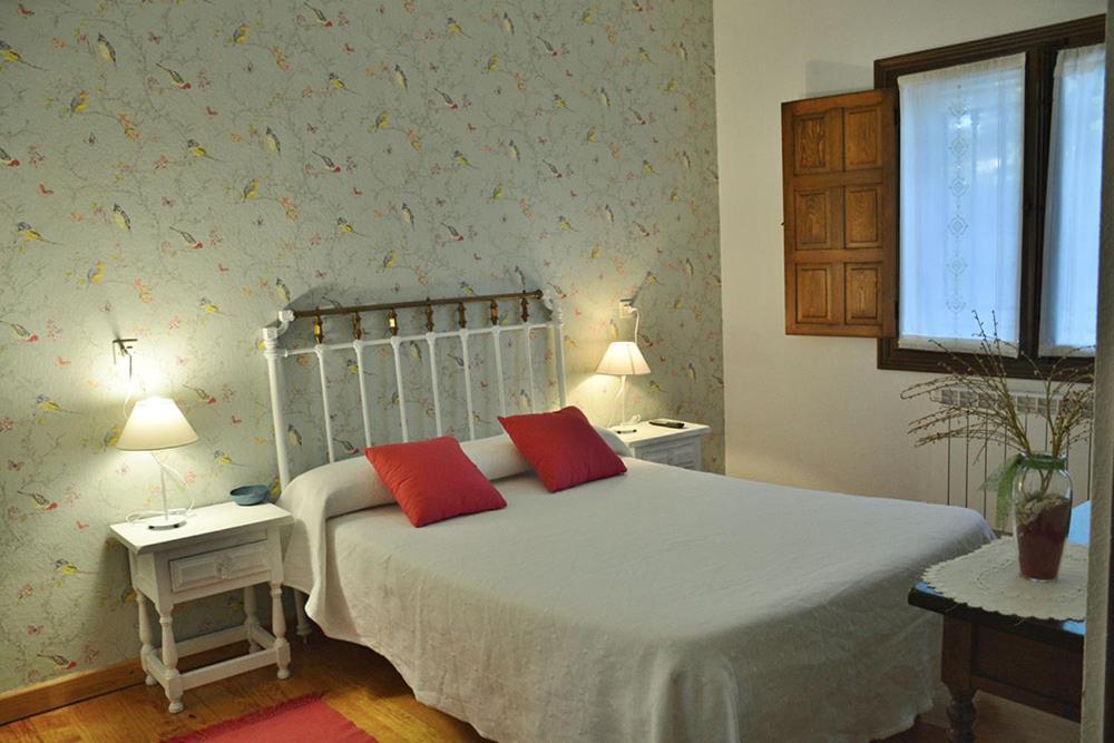 Hospedium Hostal Almanzor Navarredonda de Gredos Exteriör bild