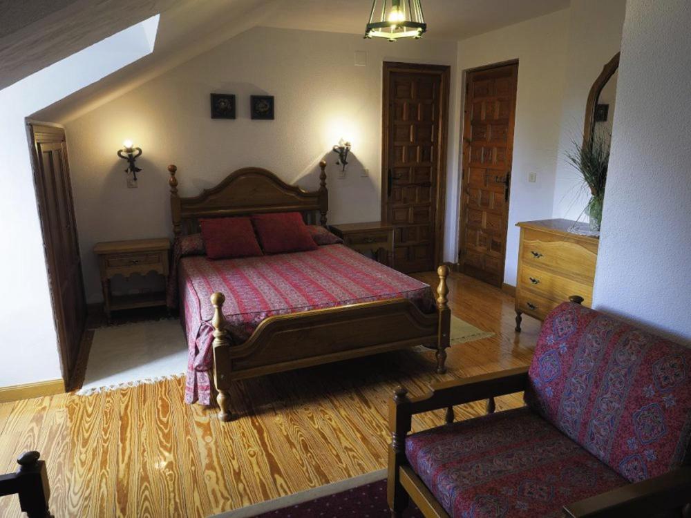 Hospedium Hostal Almanzor Navarredonda de Gredos Exteriör bild