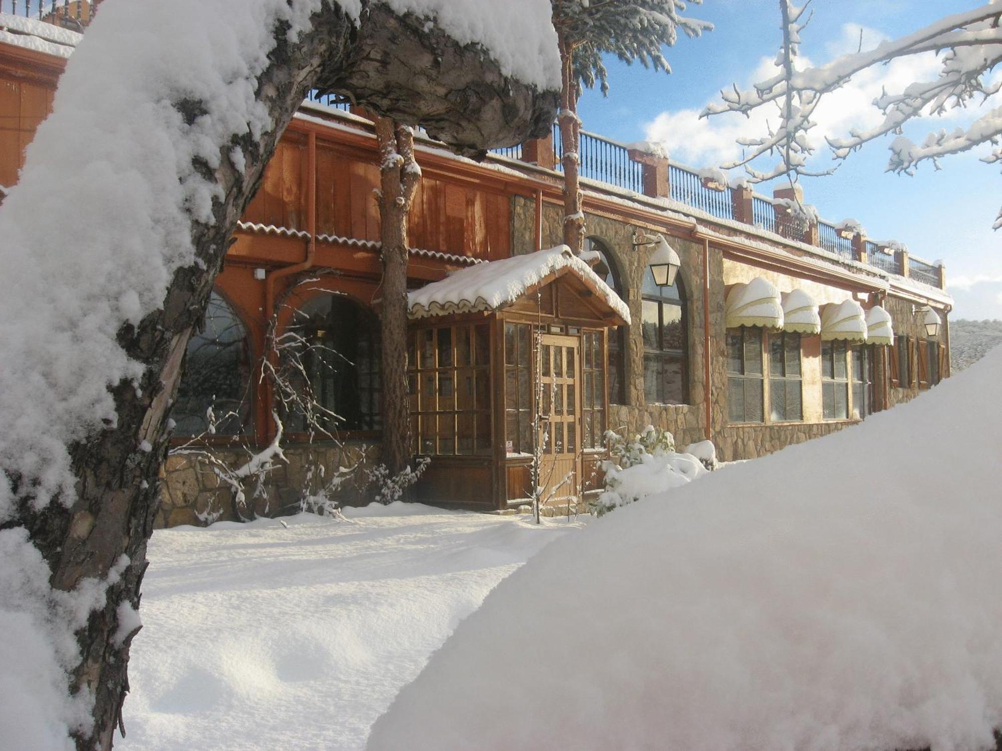 Hospedium Hostal Almanzor Navarredonda de Gredos Exteriör bild