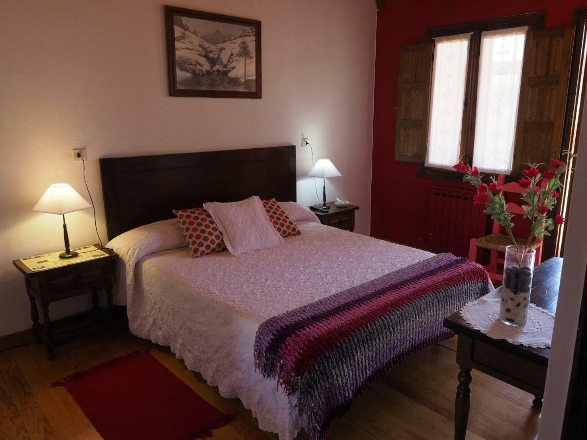 Hospedium Hostal Almanzor Navarredonda de Gredos Exteriör bild