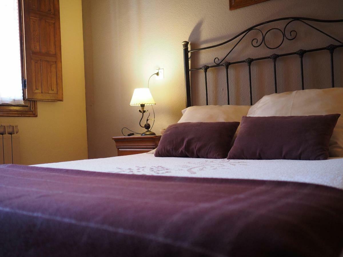 Hospedium Hostal Almanzor Navarredonda de Gredos Exteriör bild
